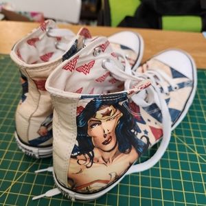 Wonder Woman Converse